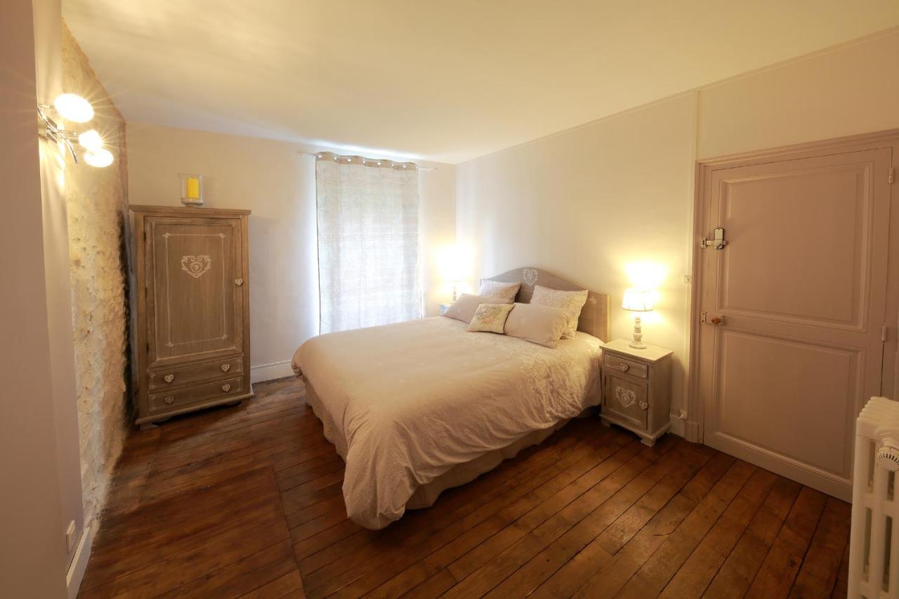 Bed and Breakfast La Loge Des Fees Latillé Exteriér fotografie