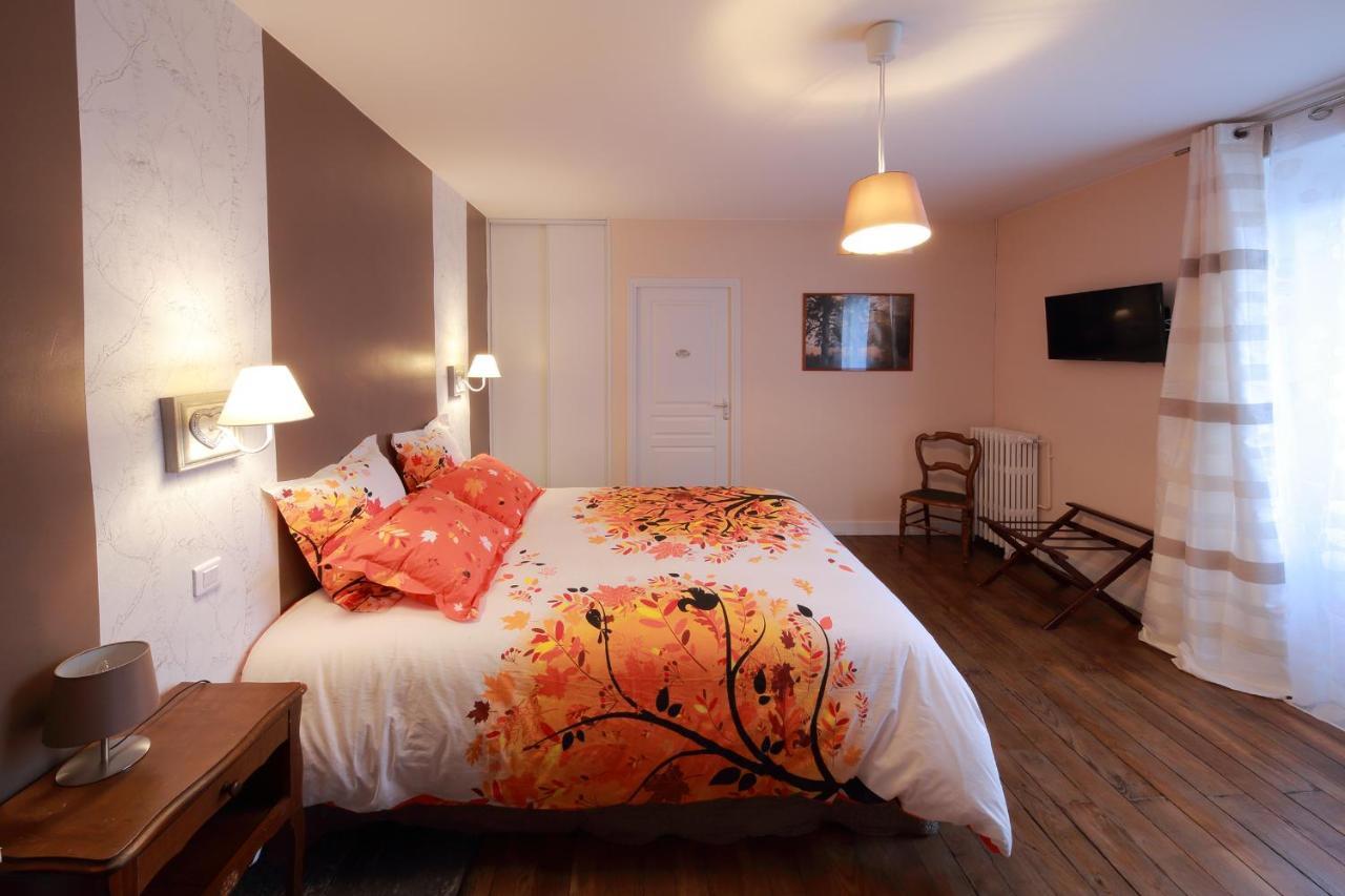 Bed and Breakfast La Loge Des Fees Latillé Exteriér fotografie