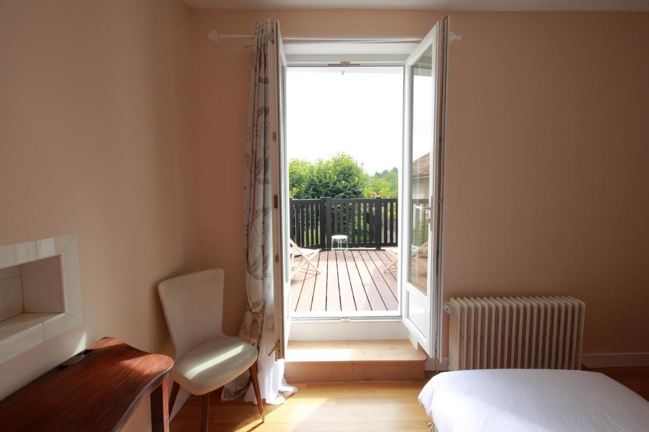Bed and Breakfast La Loge Des Fees Latillé Exteriér fotografie