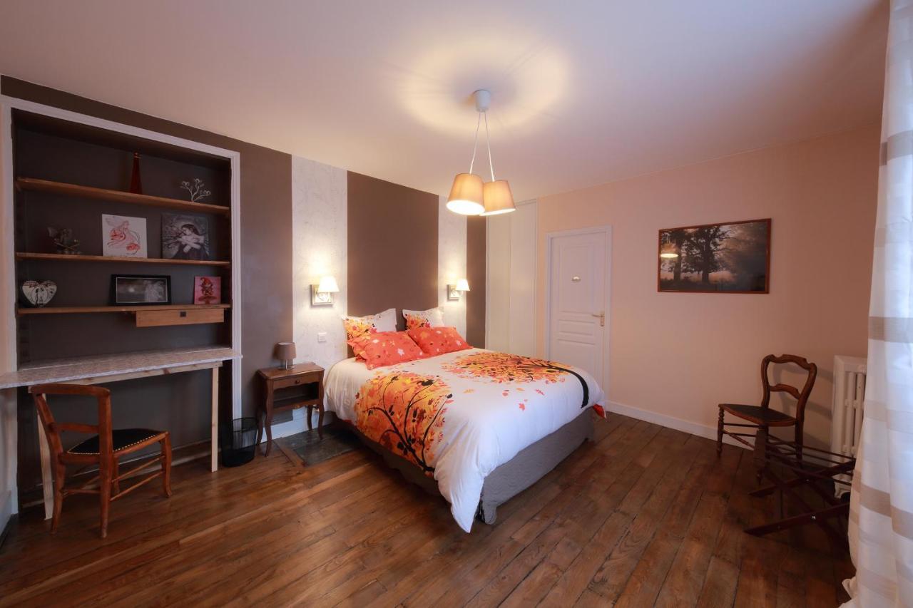Bed and Breakfast La Loge Des Fees Latillé Exteriér fotografie
